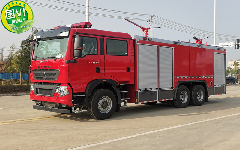 國(guó)六重汽12噸水(shuǐ)泡沫幹粉聯用(yòng)消防車(chē)