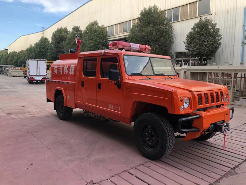 勇士1.5噸雙排供水(shuǐ)車(chē)