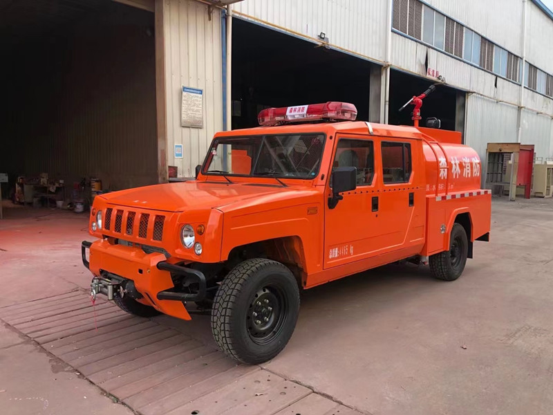 勇士1.5噸雙排供水(shuǐ)車(chē)