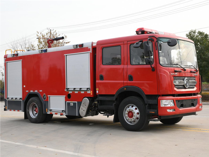 東(dōng)風(fēng)8噸泡沫消防車(chē)
