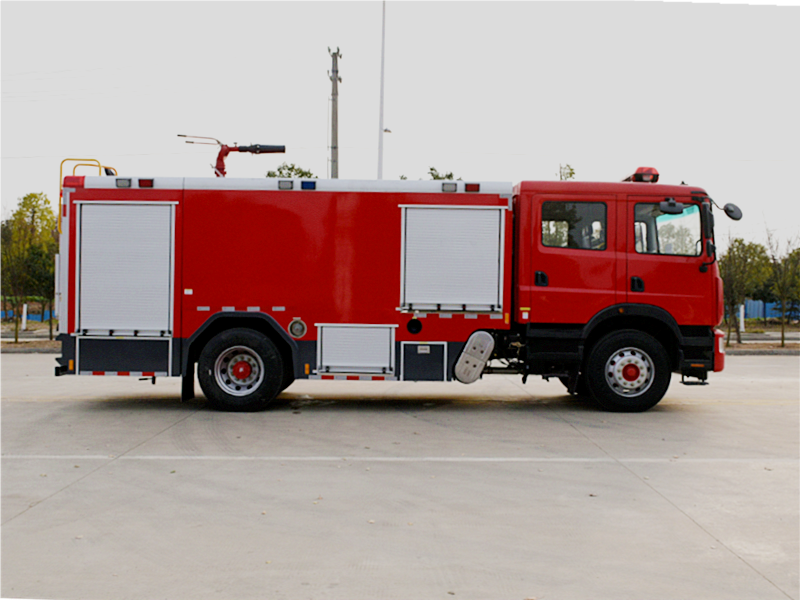 東(dōng)風(fēng)8噸泡沫消防車(chē)