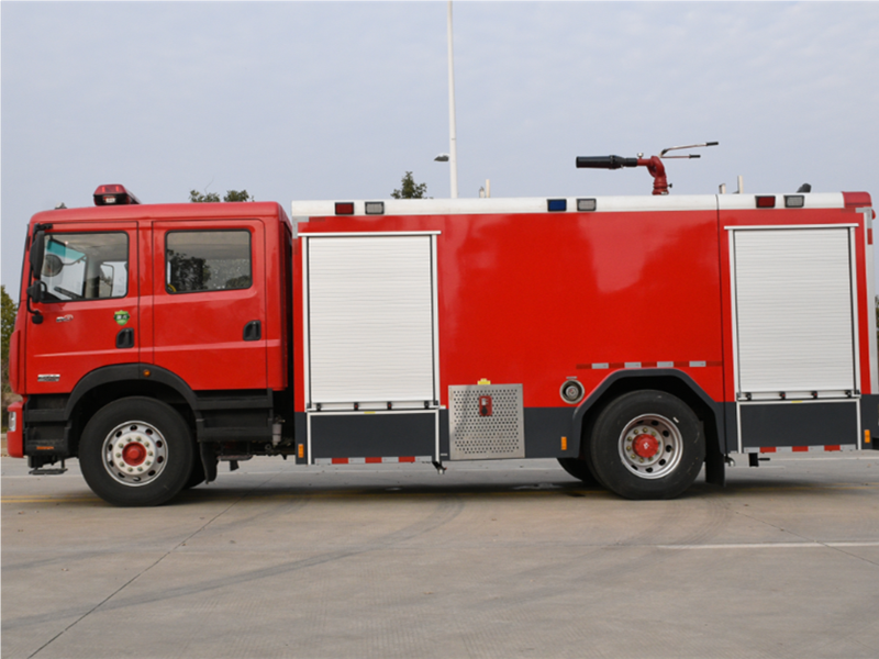 東(dōng)風(fēng)8噸泡沫消防車(chē)