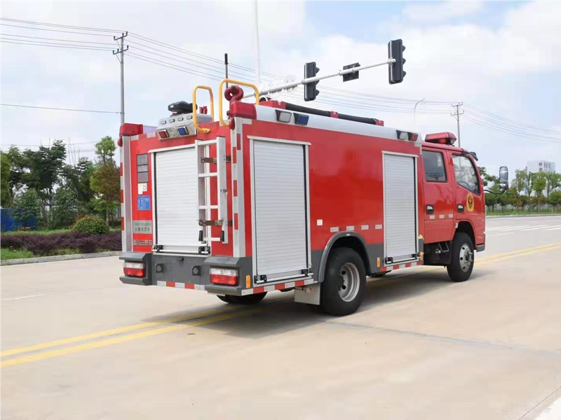 東(dōng)風(fēng)2.5噸水(shuǐ)罐消防車(chē)