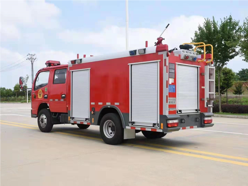 東(dōng)風(fēng)2.5噸水(shuǐ)罐消防車(chē)