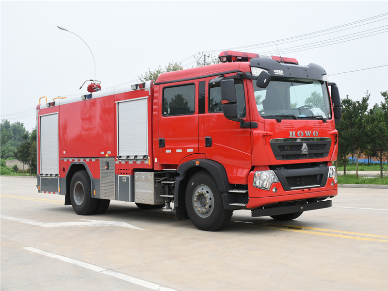 重汽豪沃8T水(shuǐ)罐消防車(chē)
