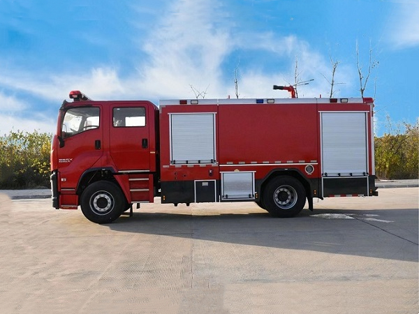 五十鈴8.5噸水(shuǐ)罐消防車(chē)