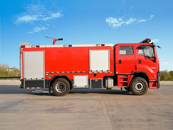 五十鈴8.5噸水(shuǐ)罐消防車(chē)