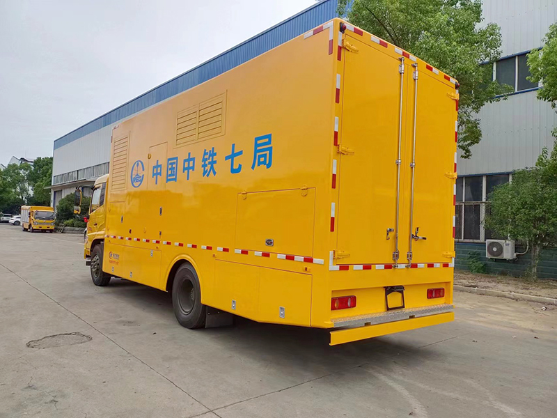 東(dōng)風(fēng)天錦400KW電(diàn)源車(chē)