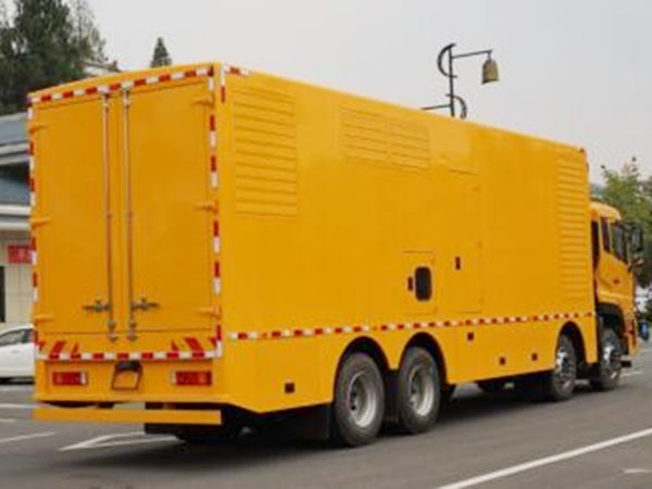 東(dōng)風(fēng)天龍前四後八電(diàn)源車(chē)1000KW