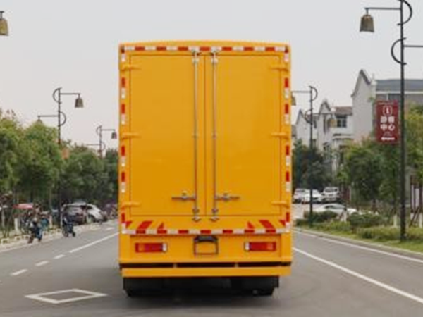 東(dōng)風(fēng)天龍前四後八電(diàn)源車(chē)1000KW