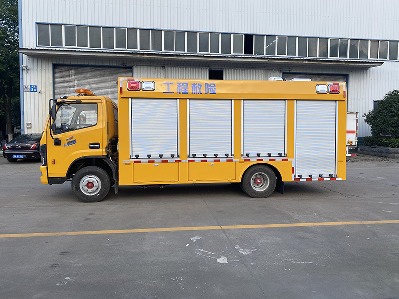 多(duō)利卡D7 1600方排水(shuǐ)車(chē)（自(zì)吸便攜）