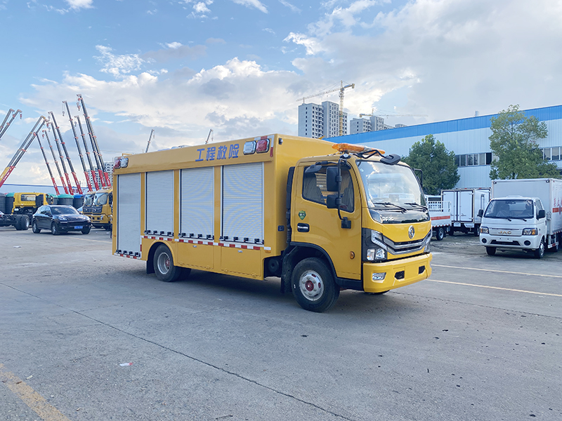 多(duō)利卡D7 1600方排水(shuǐ)車(chē)（自(zì)吸便攜）