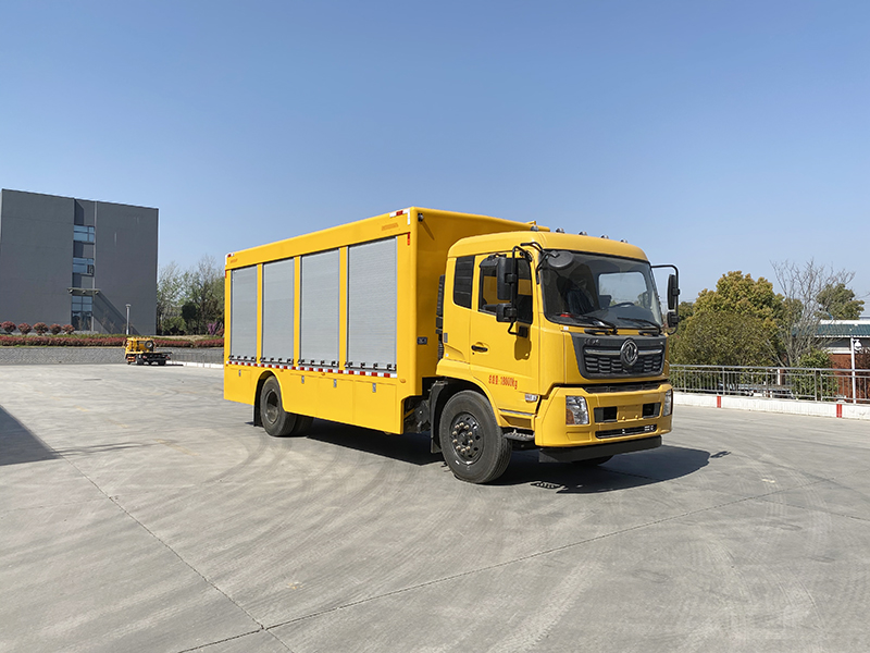 東(dōng)風(fēng)天錦裝備車(chē)