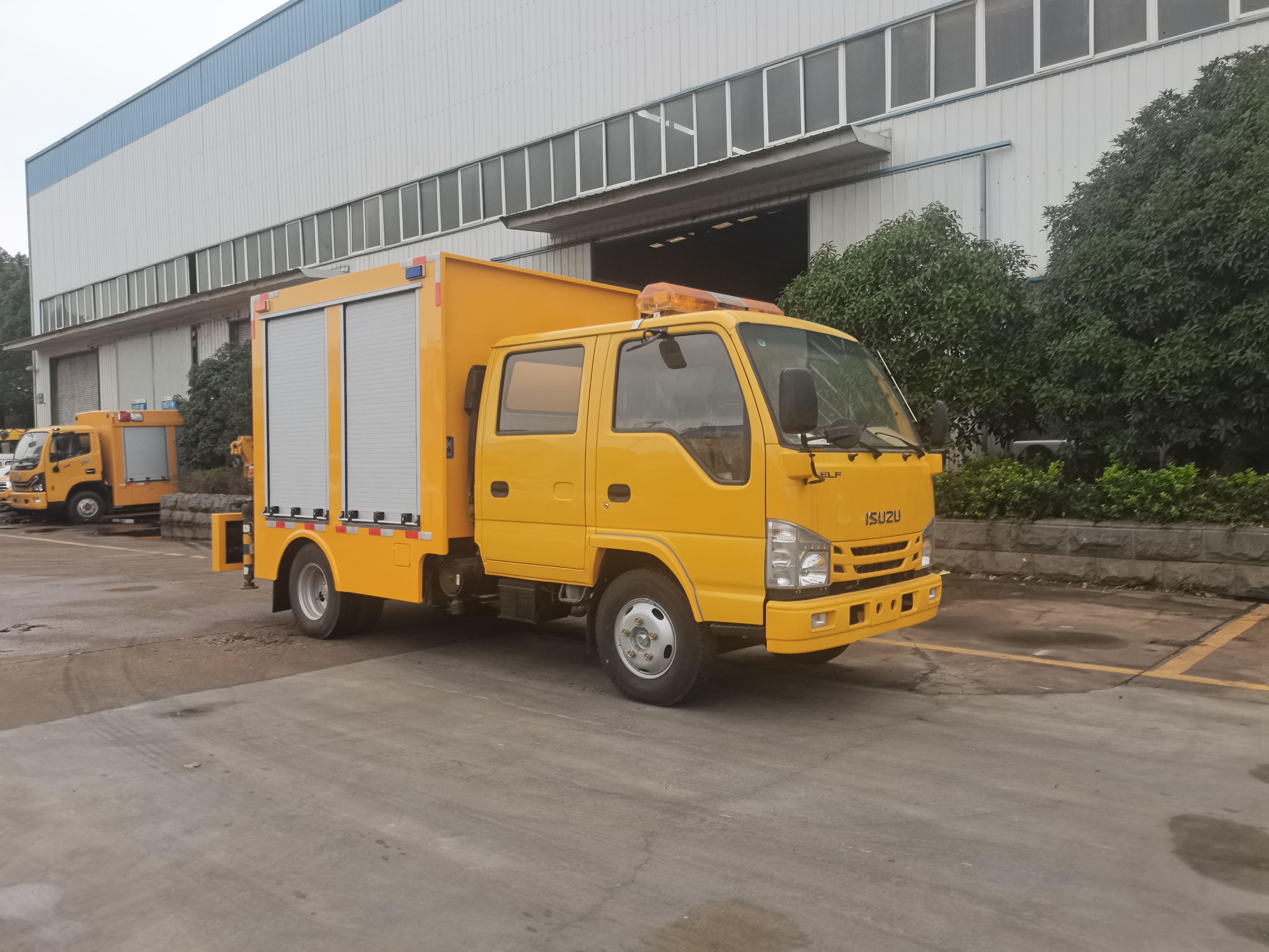 五十鈴雙排帶吊1000方排水(shuǐ)車(chē)