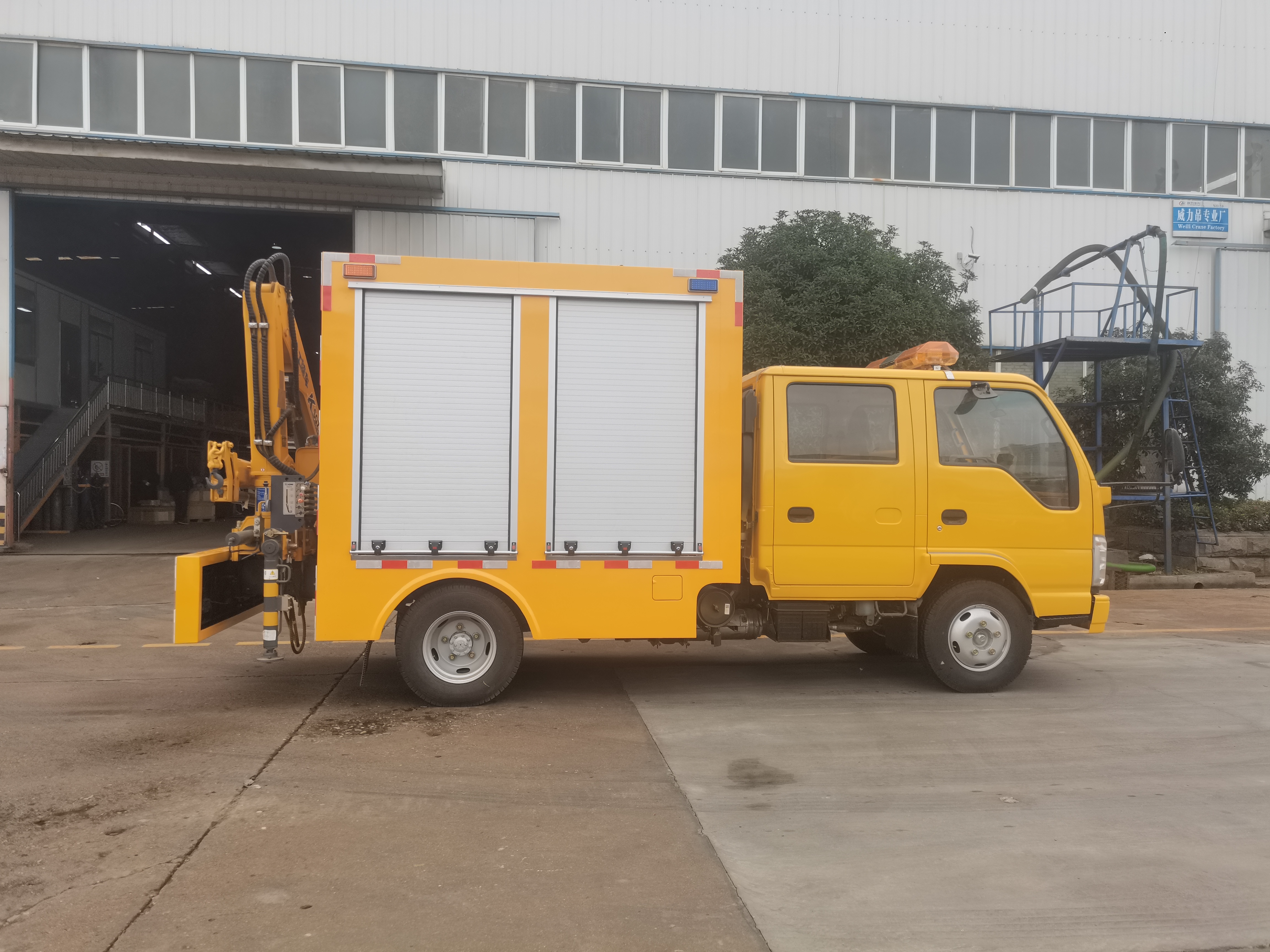 五十鈴雙排帶吊1000方排水(shuǐ)車(chē)