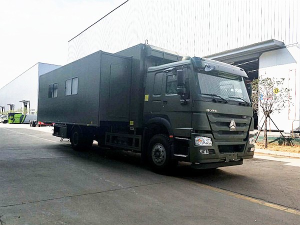 重汽後單橋宿營車(chē)滿足24人(rén)住宿