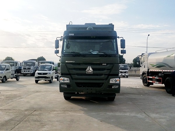 重汽後單橋宿營車(chē)滿足24人(rén)住宿