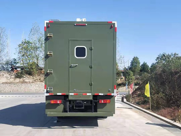 東(dōng)風(fēng)天錦宿營車(chē)滿足8-12人(rén)住宿