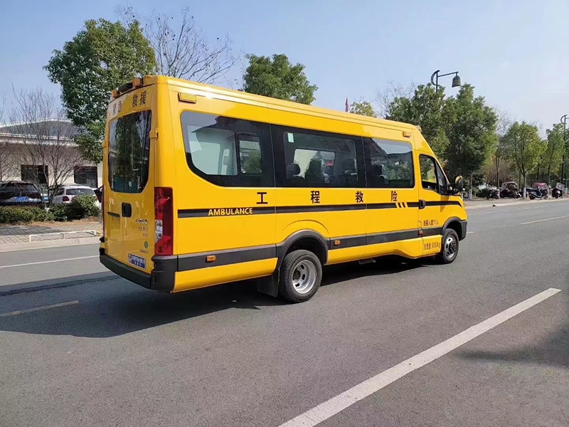 依維柯9-11座救險車(chē)