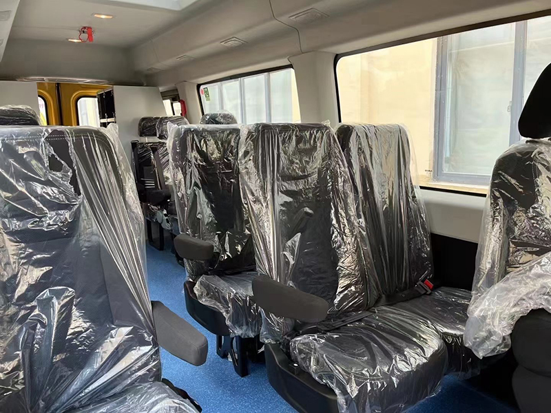 依維柯9-11座救險車(chē)