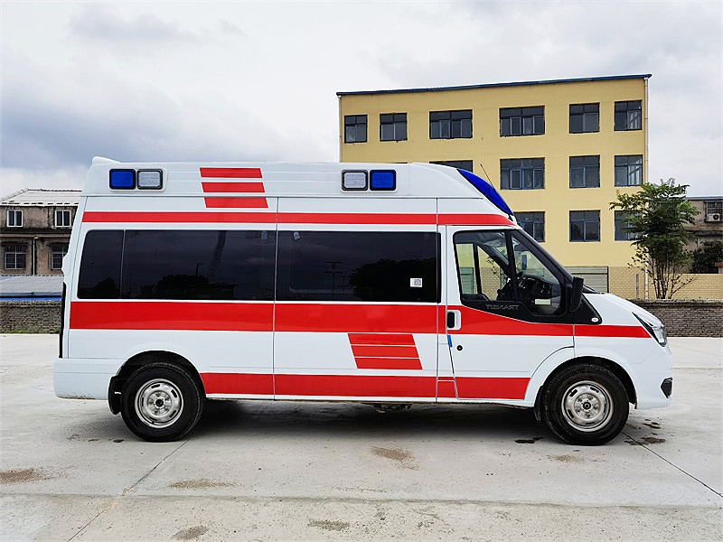 福特新時(shí)代長(cháng)軸ABS一(yī)體(tǐ)化(huà)內(nèi)飾救護車(chē)
