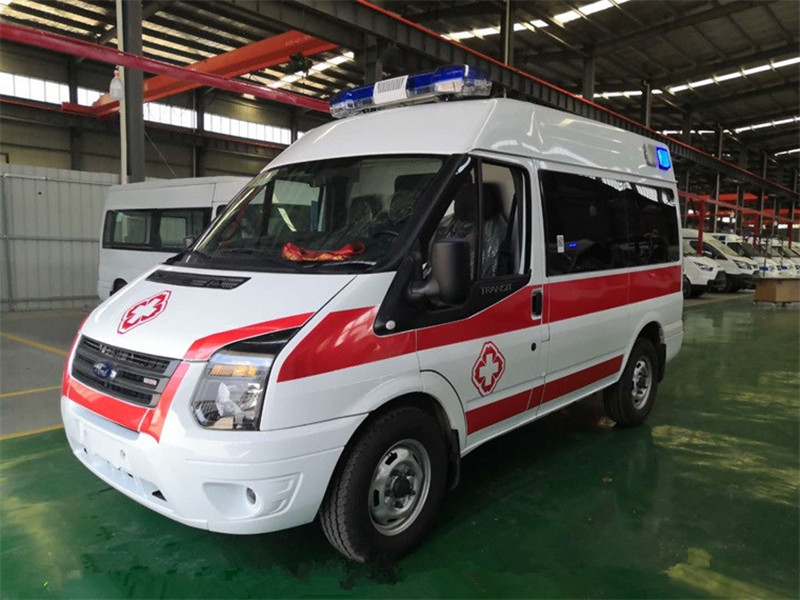 福特V348短(duǎn)軸中頂監護型救護車(chē)
