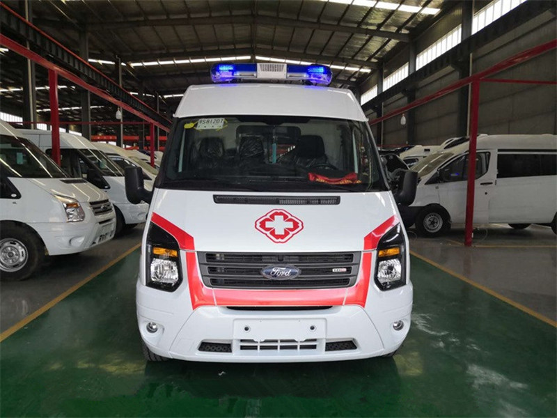 福特V348短(duǎn)軸中頂監護型救護車(chē)