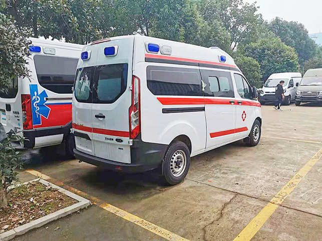 福特全順V362汽油版中軸中頂救護車(chē)