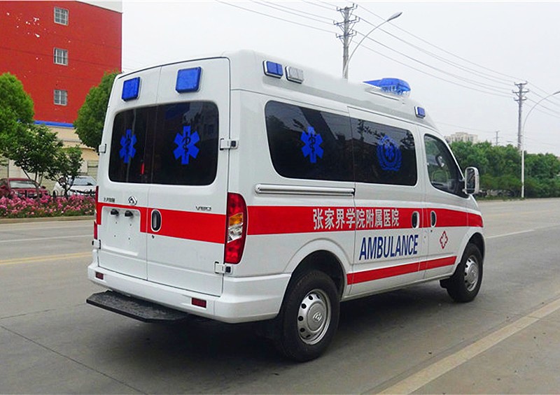 上(shàng)汽大(dà)通(tōng)V80短(duǎn)軸中頂救護車(chē)