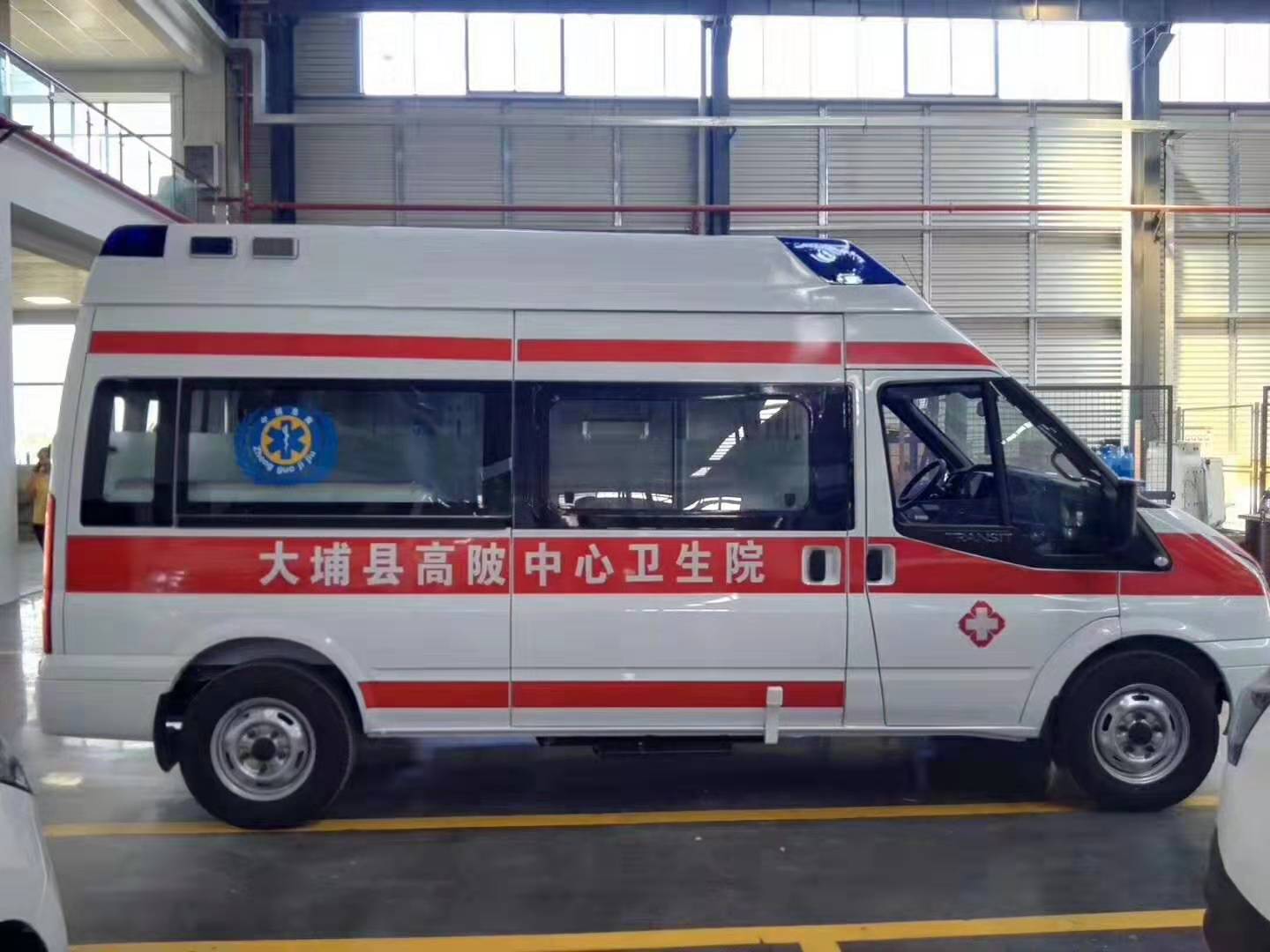 福特V348長(cháng)軸高(gāo)福星頂救護車(chē)