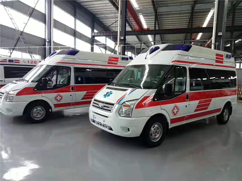 福特V348長(cháng)軸高(gāo)福星頂救護車(chē)
