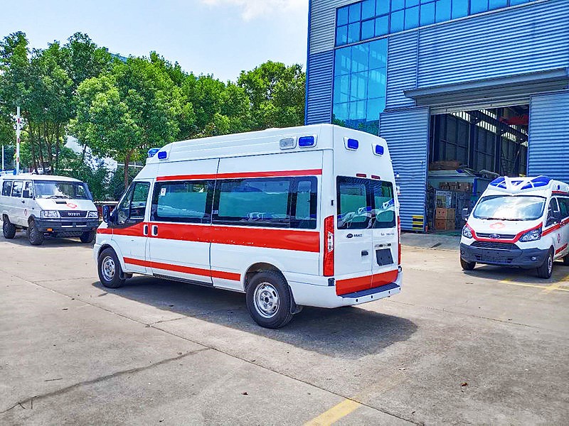 福特新時(shí)代長(cháng)軸高(gāo)頂救護車(chē)