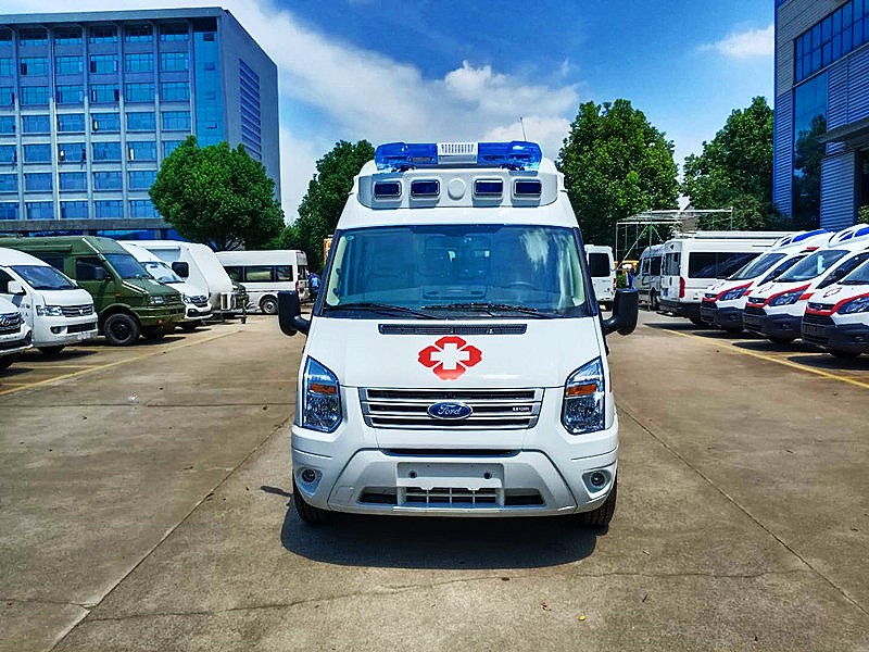 福特新時(shí)代長(cháng)軸高(gāo)頂救護車(chē)