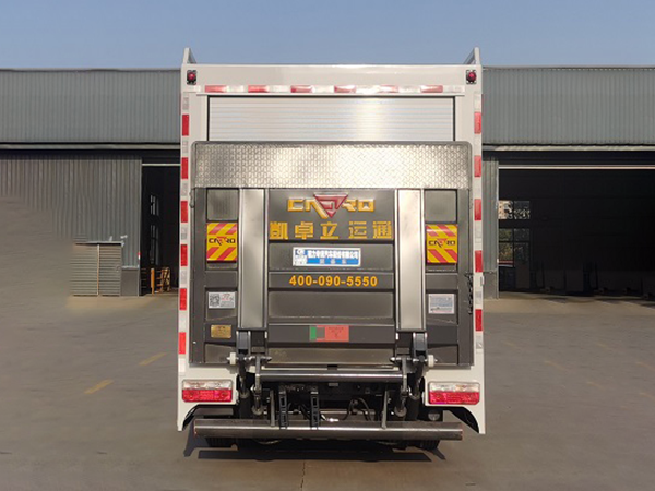 東(dōng)風(fēng)小(xiǎo)多(duō)利卡裝備車(chē)