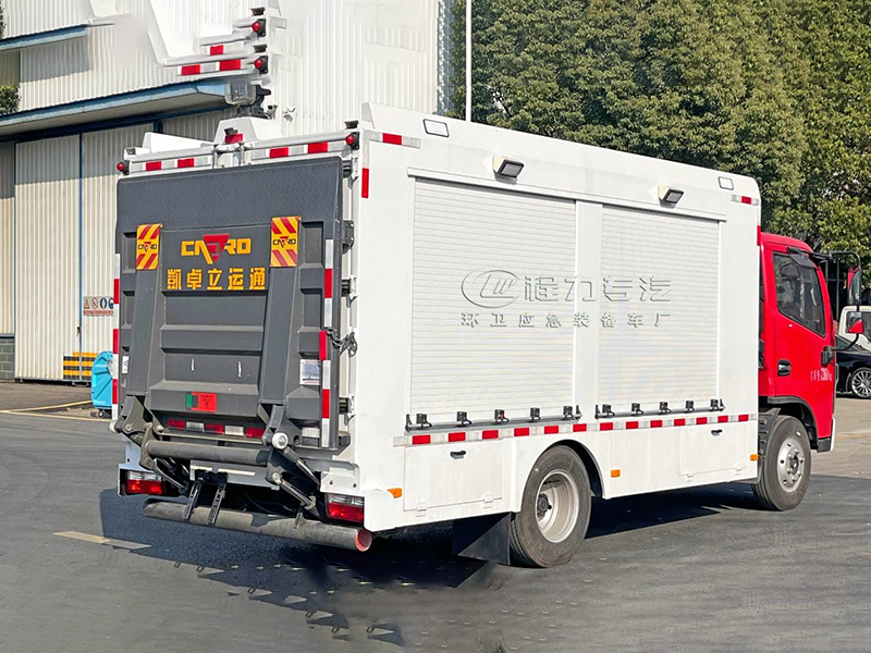 東(dōng)風(fēng)小(xiǎo)多(duō)利卡裝備車(chē)