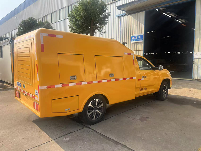 大(dà)通(tōng)100KW電(diàn)源車(chē)