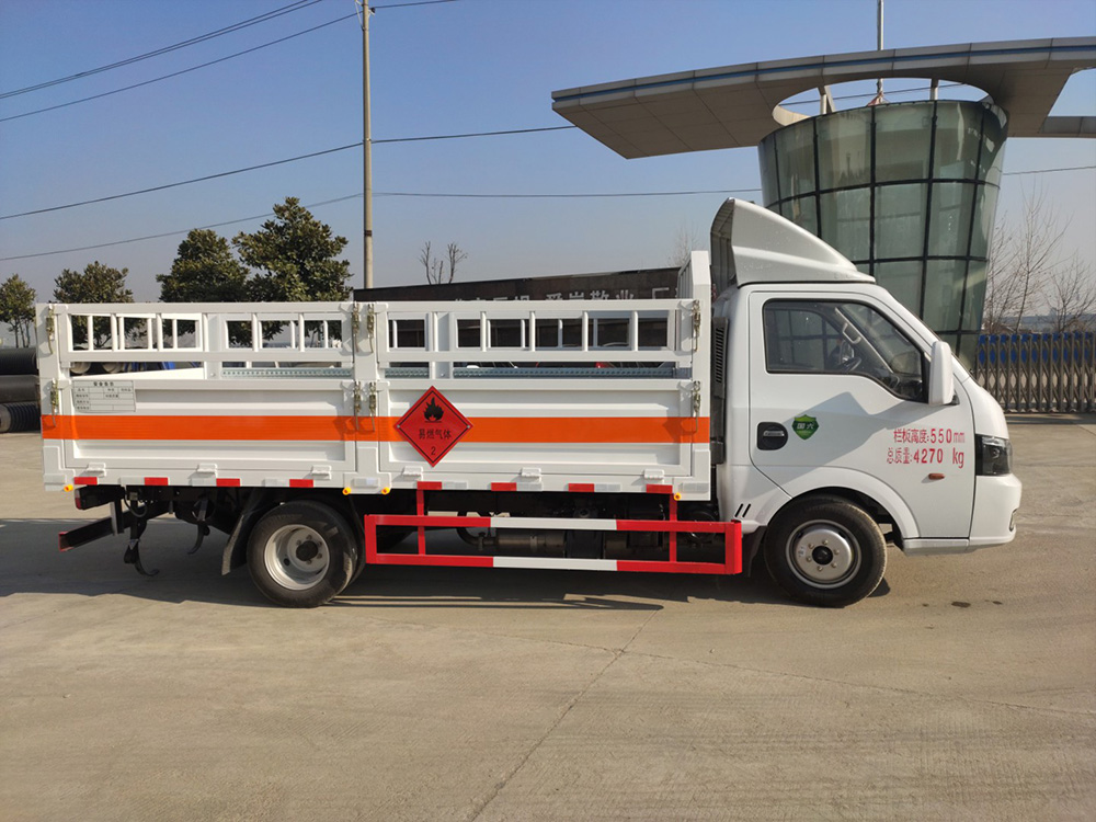 大(dà)途逸柴油4米氣瓶車(chē)