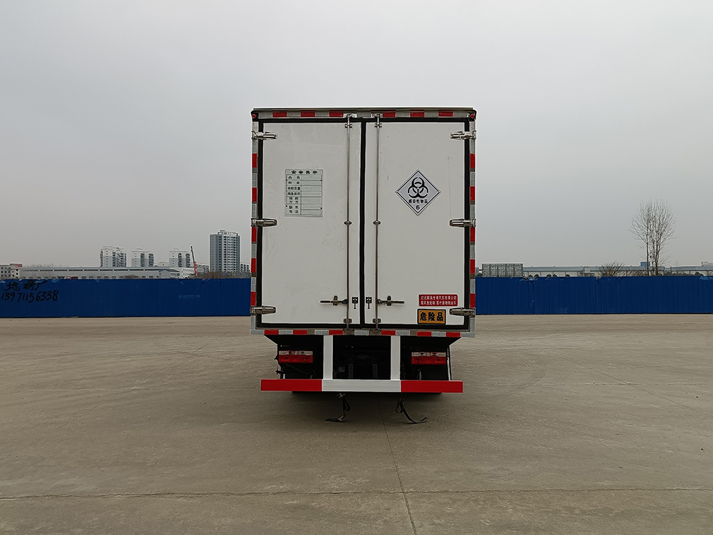 東(dōng)風(fēng)多(duō)利卡D7F7醫(yī)療廢物(wù)轉運車(chē)