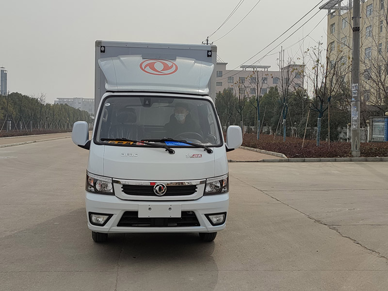 東(dōng)風(fēng)途逸易燃液體(tǐ)（汽油）廂式運輸車(chē)