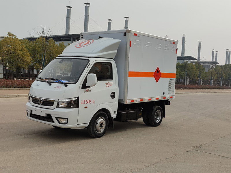 東(dōng)風(fēng)途逸易燃液體(tǐ)（汽油）廂式運輸車(chē)