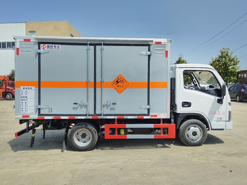 躍進柴油危險品廂式車(chē)