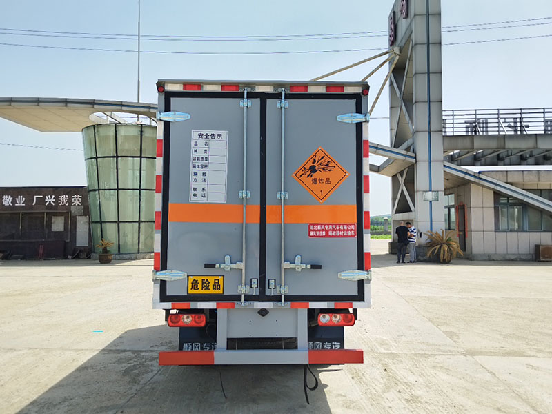 躍進柴油危險品廂式車(chē)