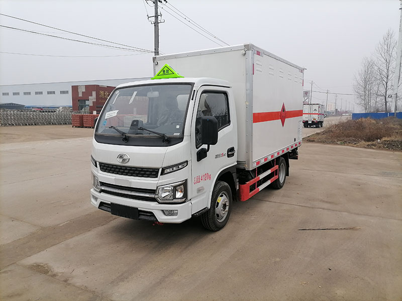 躍進柴油危險品廂式車(chē)