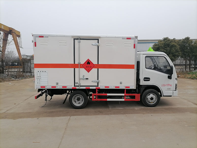 躍進柴油危險品廂式車(chē)